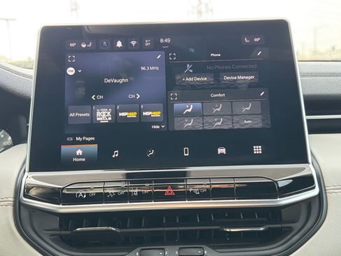 Used 2025 Jeep Compass Limited image 15