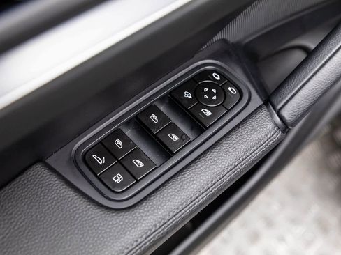 Used 2024 Porsche Cayenne S image 25