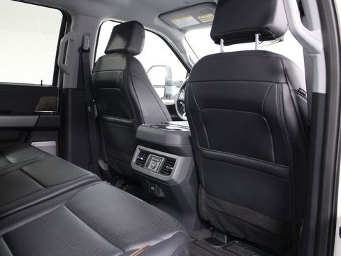 New 2026 Ford F250 Lariat w/ Black Appearance Package image 32