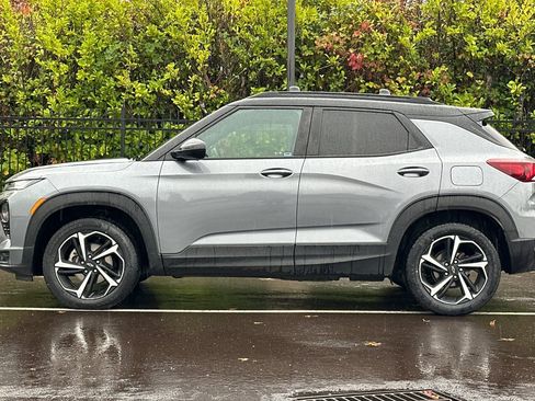 Used 2021 Chevrolet TrailBlazer RS w/ Sun and Liftgate Package image 6