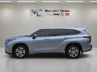 Used 2023 Toyota Highlander XLE AWD/4WD video 3