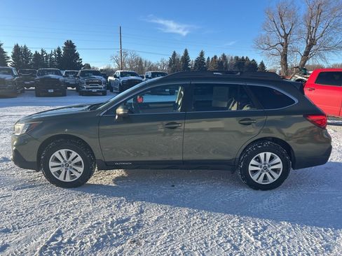 Used 2018 Subaru Outback 2.5i Premium image 3