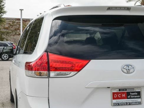 Used 2012 Toyota Sienna LE FWD image 6