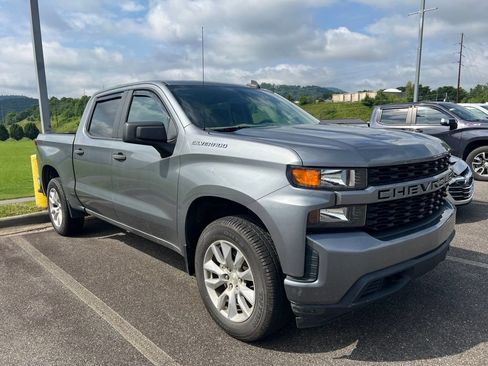 Used 2020 Chevrolet Silverado 1500 Custom w/ Custom Value Package AWD/4WD image 3