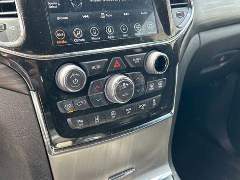 Used 2022 Jeep Grand Cherokee Laredo X AWD/4WD image 26