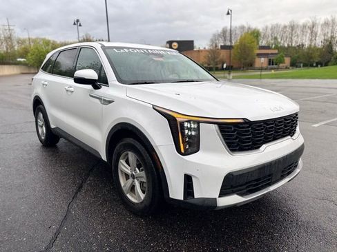 Certified 2025 Kia Sorento LX FWD image 7