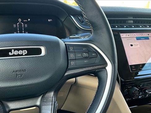 Used 2022 Jeep Grand Cherokee Limited image 19