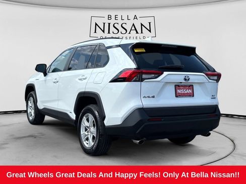 Used 2020 Toyota RAV4 XLE AWD/4WD image 3