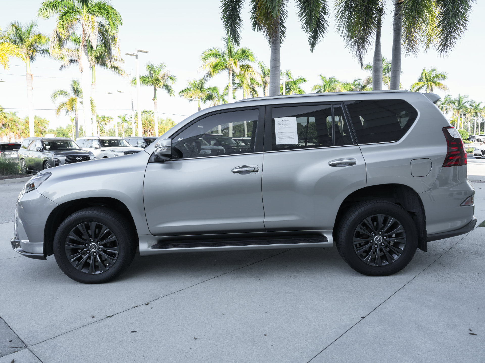 Used 2022 Lexus GX 460 Premium w/ Accessory Package AWD/4WD image 25