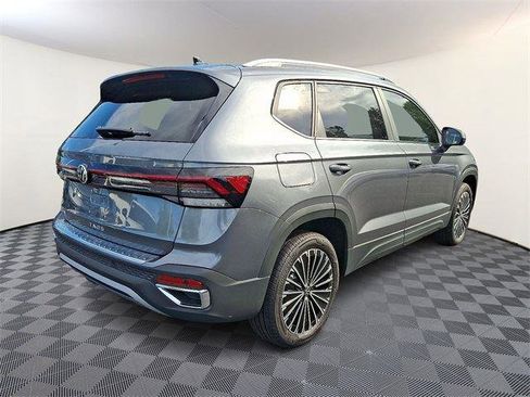 New 2025 Volkswagen Taos SE image 6