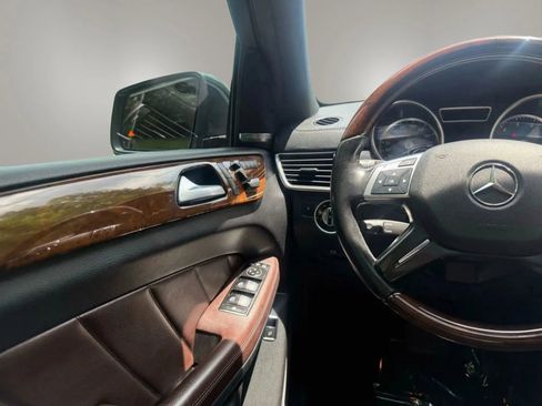 Used 2014 Mercedes-Benz GL 550 4MATIC image 30