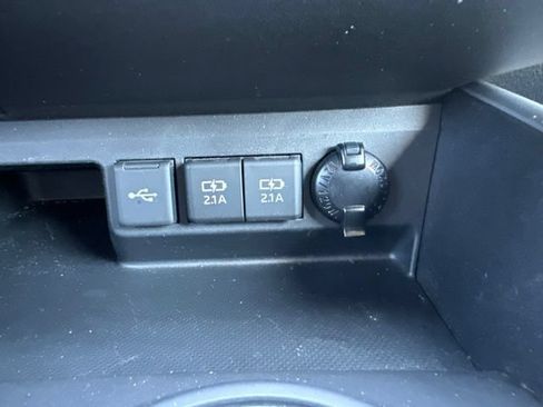 Used 2021 Toyota Highlander XLE AWD/4WD image 12