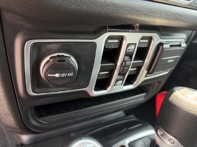 Used 2025 Jeep Wrangler Unlimited Sport AWD/4WD image 11