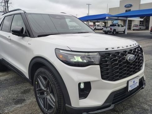 New 2026 Ford Explorer ST-Line w/ ST-Line Street Pack image 2
