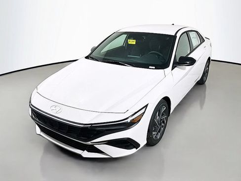 Certified 2025 Hyundai Elantra Sport FWD image 3