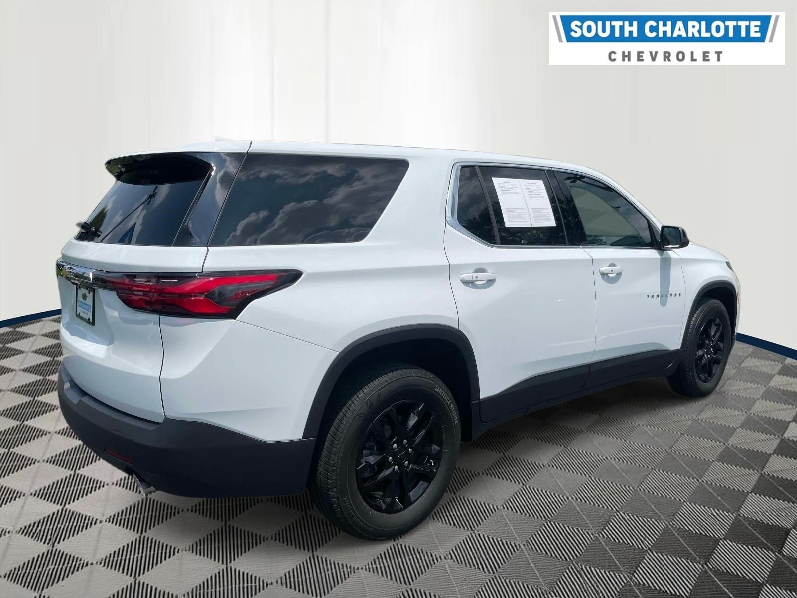 Used 2023 Chevrolet Traverse LS FWD image 4