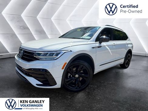 Certified 2024 Volkswagen Tiguan SE R-Line AWD/4WD image 1