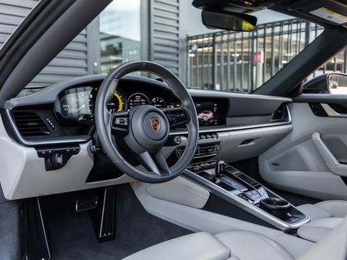 Certified 2022 Porsche 911 Targa 4S AWD/4WD image 4