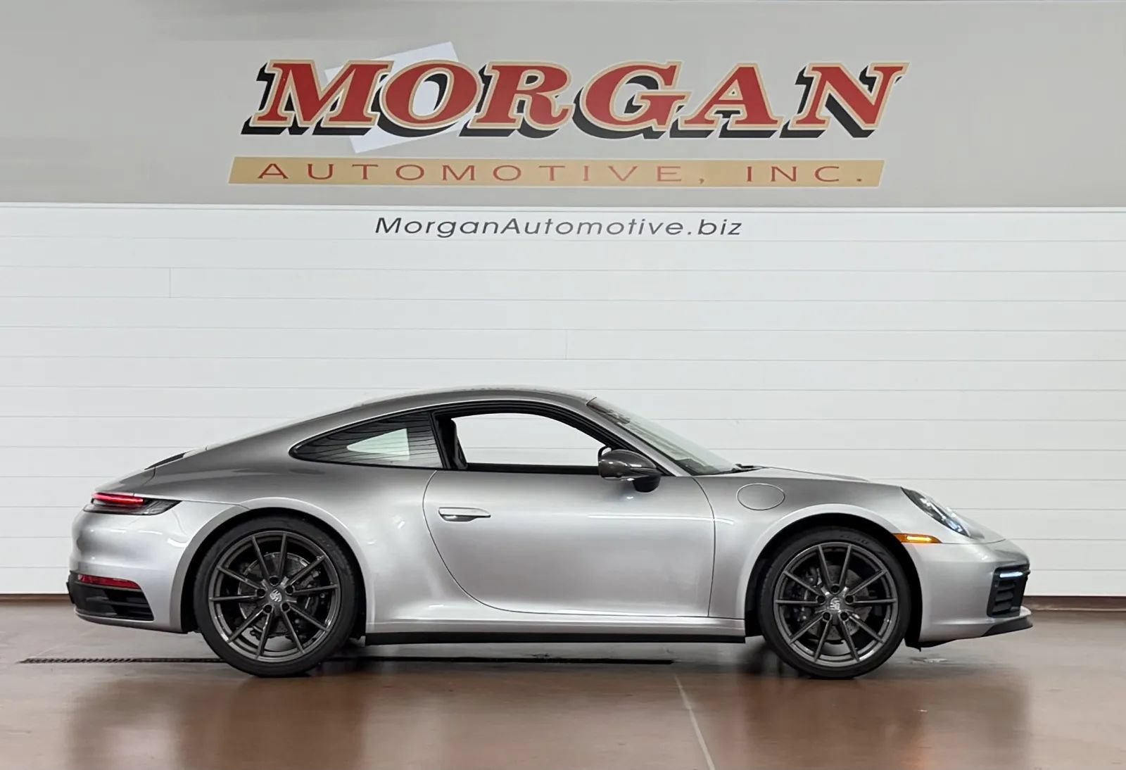 Used 2024 Porsche 911 Carrera T RWD image 2