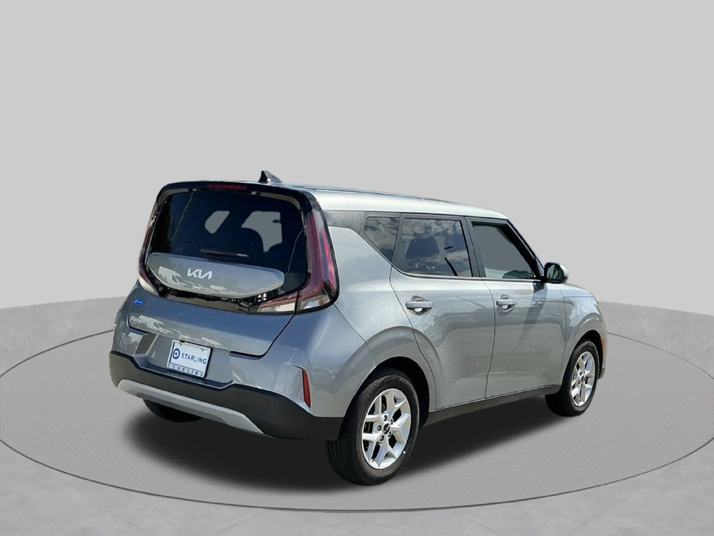 Used 2025 Kia Soul LX w/ LX Technology Package FWD image 10