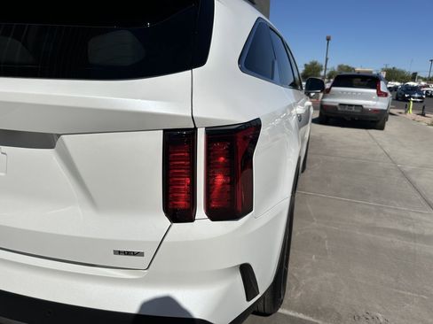 Used 2023 Kia Sorento EX w/ Panoramic Sunroof Package image 14