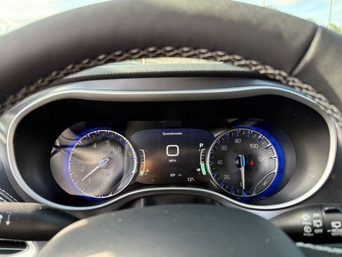 New 2026 Chrysler Pacifica Select FWD image 18