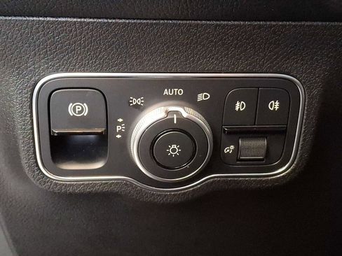 Used 2026 Mercedes-Benz GLB 250 4MATIC image 23