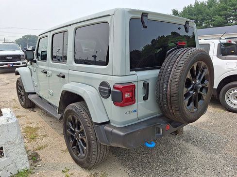 Used 2023 Jeep Wrangler Unlimited Sahara w/ Cold Weather Group AWD/4WD image 6