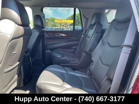 Used 2017 Cadillac Escalade Luxury AWD/4WD image 17