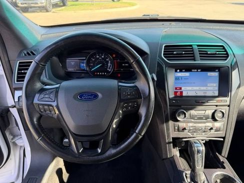 Used 2017 Ford Explorer XLT w/ Equipment Group 202A FWD image 14