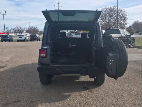 Used 2021 Jeep Wrangler Unlimited Sport image 16