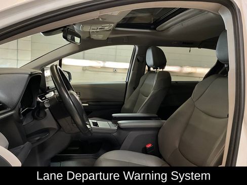Used 2024 Toyota Sienna XLE image 13