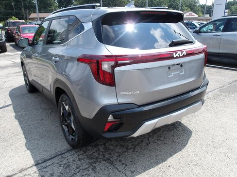 Used 2024 Kia Seltos EX AWD/4WD image 5