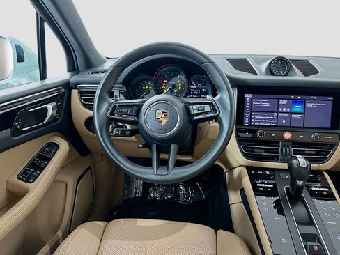 Certified 2023 Porsche Macan AWD/4WD image 25
