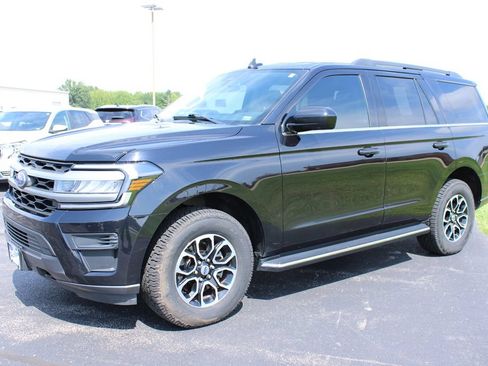 Used 2022 Ford Expedition XLT AWD/4WD image 3