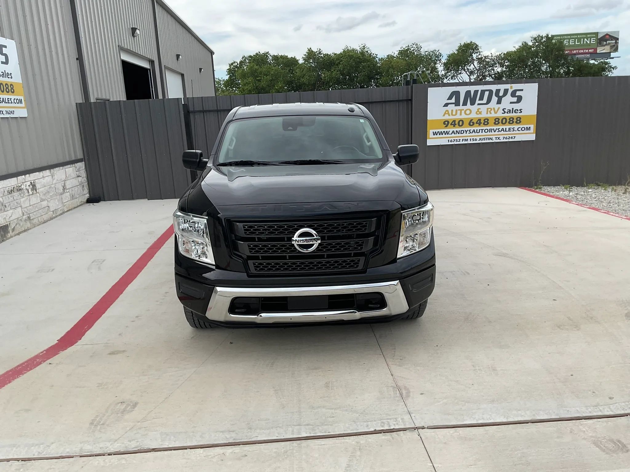 Used 2021 Nissan Titan SV w/ SV Convenience Package AWD/4WD image 2