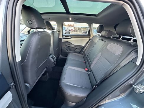 Used 2024 Volkswagen Taos SE w/ Panoramic Sunroof Package image 19