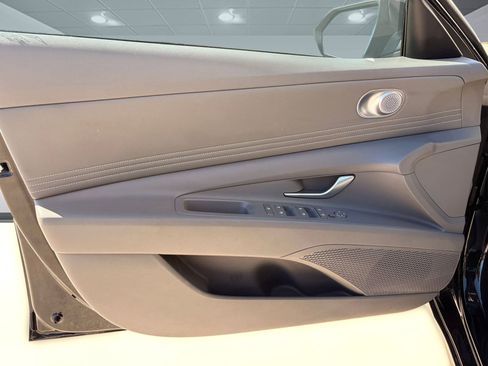 Used 2023 Hyundai Elantra SEL w/ Convenience Package image 19