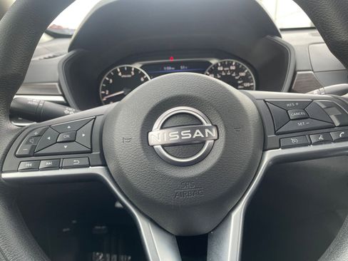 Used 2025 Nissan Altima 2.5 SV image 27