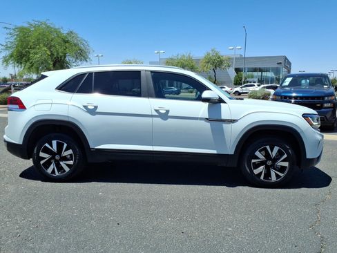 Certified 2023 Volkswagen Atlas Cross Sport SE AWD/4WD image 8