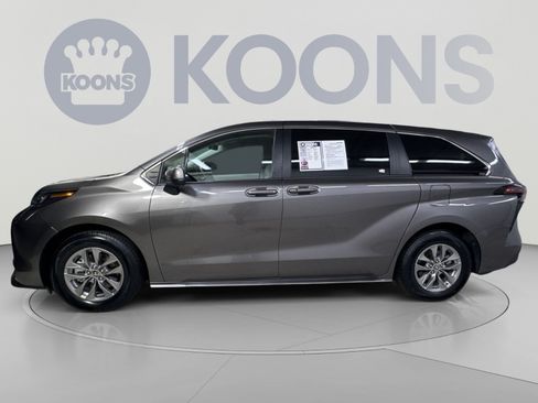 Used 2024 Toyota Sienna LE FWD image 17