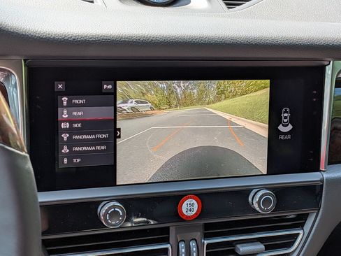 Certified 2026 Porsche Macan AWD/4WD image 16