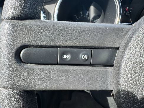 Used 2005 Ford Mustang Convertible image 32