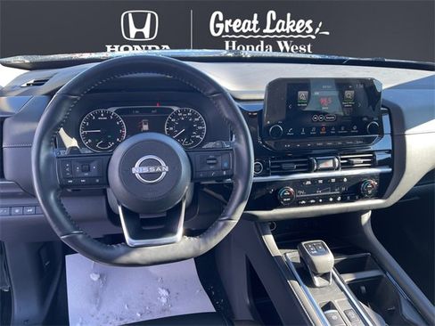 Used 2024 Nissan Pathfinder SL w/ Lighting Package (N92) image 10