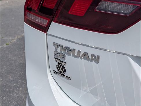 Used 2021 Volkswagen Tiguan SE w/ Panoramic Sunroof Package FWD image 21