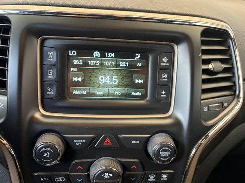 Used 2017 Jeep Grand Cherokee Laredo AWD/4WD image 24