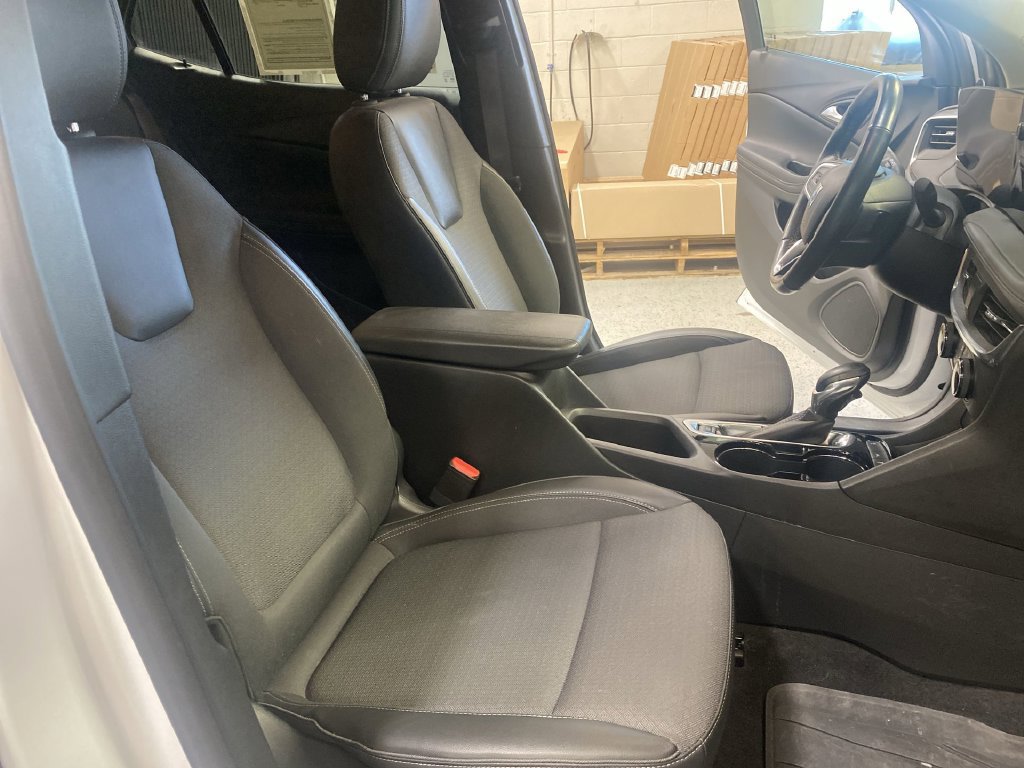 Certified 2024 Buick Encore GX Preferred w/ Comfort Package FWD image 36