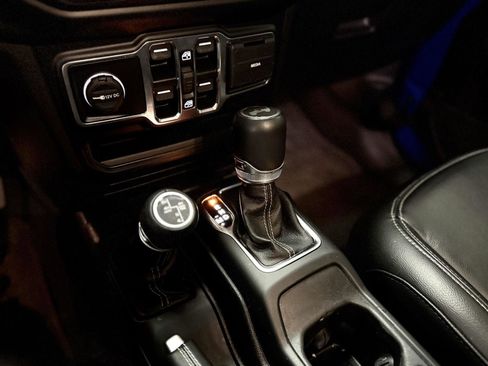 Used 2022 Jeep Wrangler Unlimited Sahara w/ Cold Weather Group AWD/4WD image 20