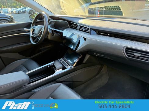 Used 2021 Audi e-tron Premium w/ Convenience Plus Package image 33