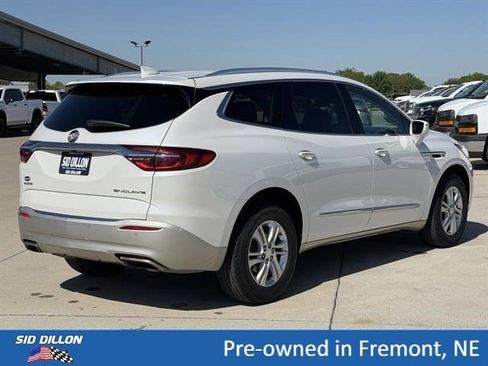 Certified 2018 Buick Enclave Premium w/ Trailering Package FWD image 4